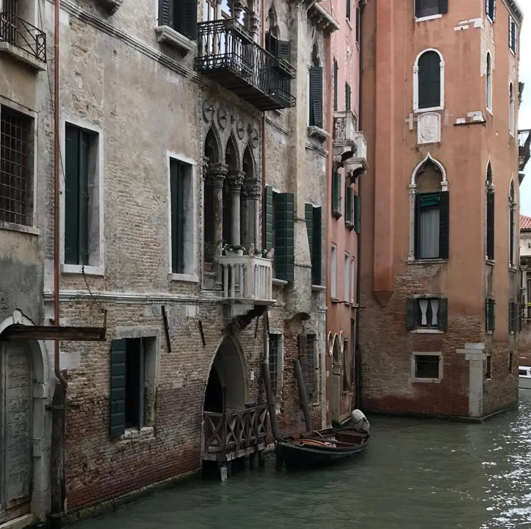 Ca' Amadi Bed & Breakfast Venice